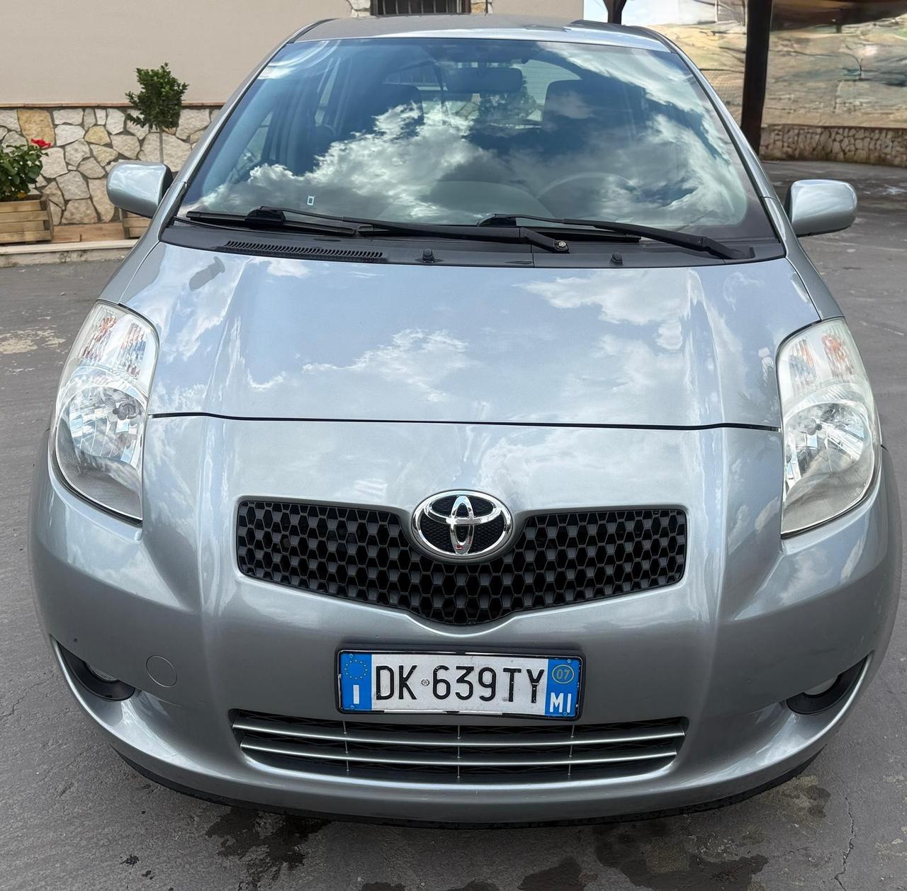 Toyota Yaris 1.0 5 porte