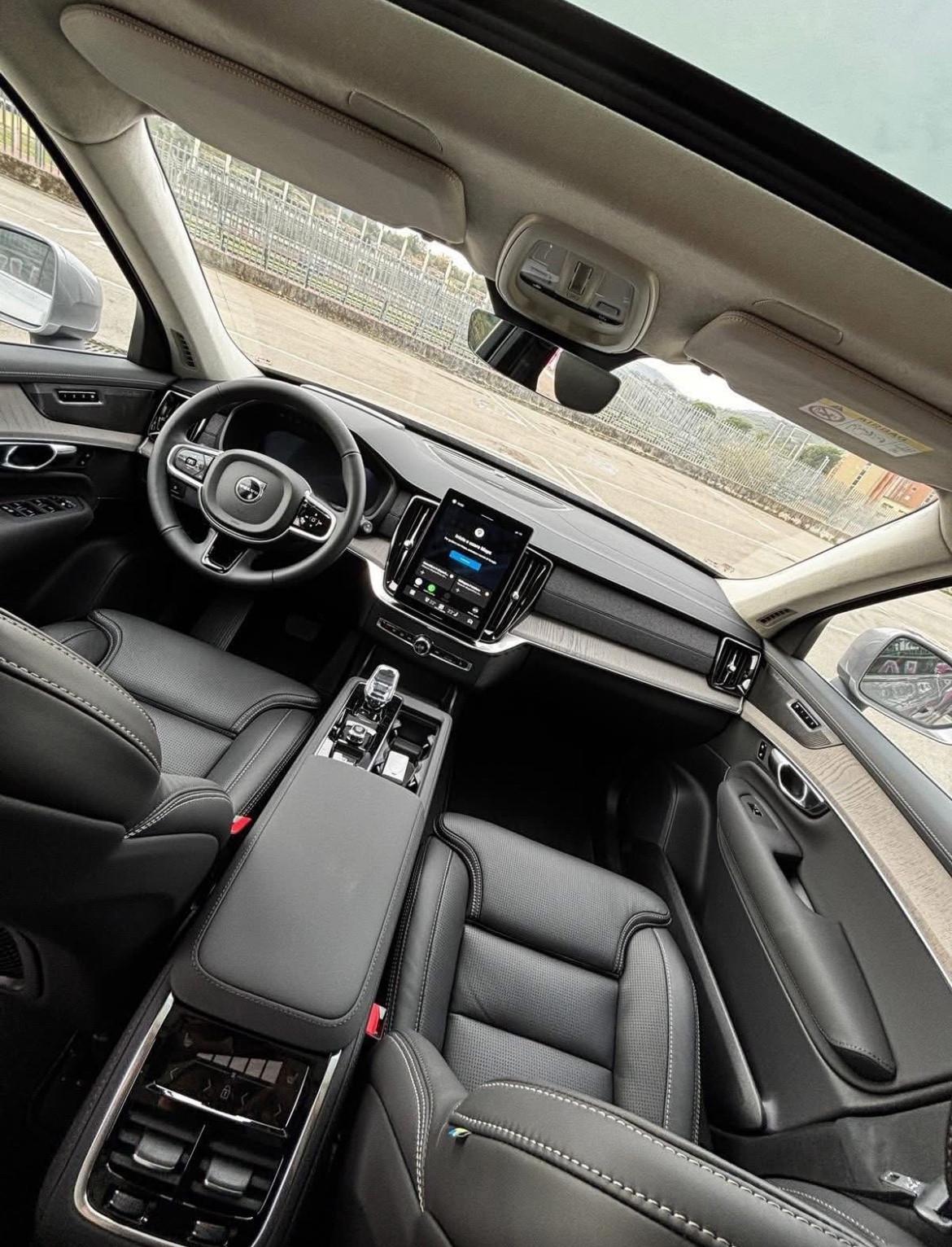 Volvo XC 90 XC90 B5 AWD automatico 7 posti Ultra Bright AUTO A NOLEGGIO