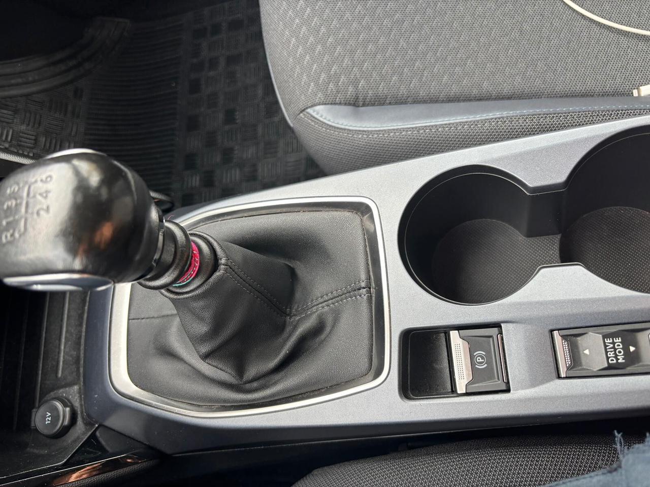 Peugeot 2008 BlueHDi 100 S&S Allure Navi Pack