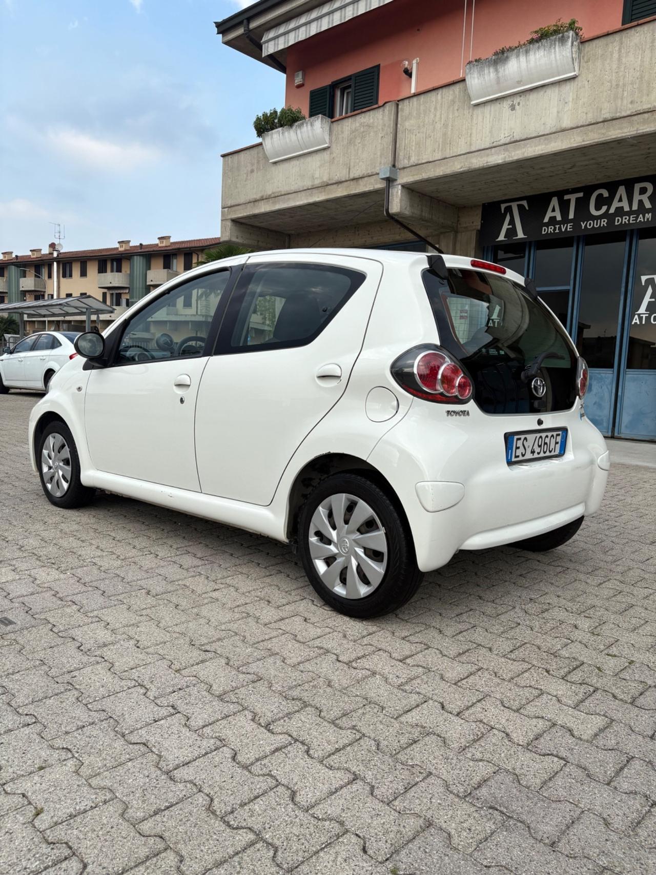 Toyota Aygo 1.0 12V VVT-i 5 porte Orange Connect MMT