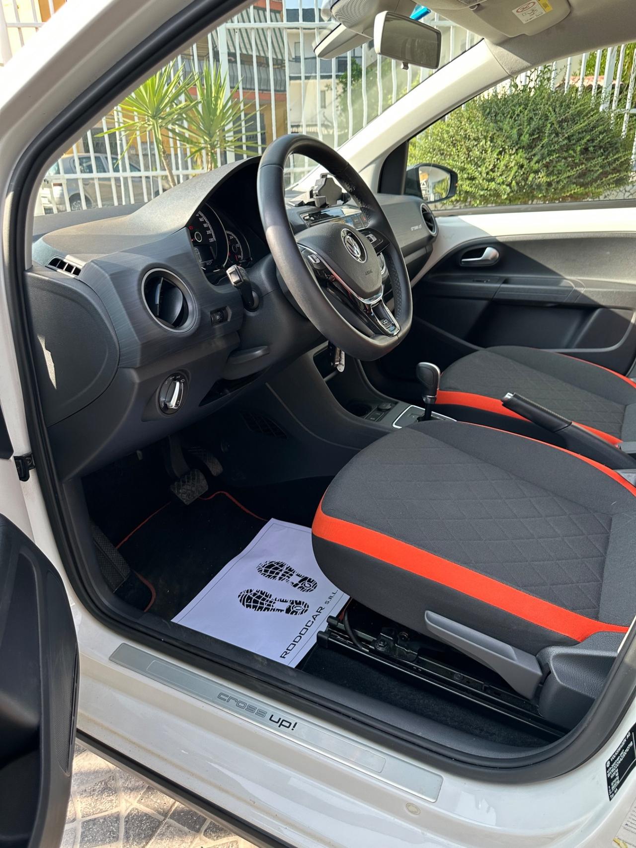 Volkswagen up! 1.0 75 CV 5p. cross up!