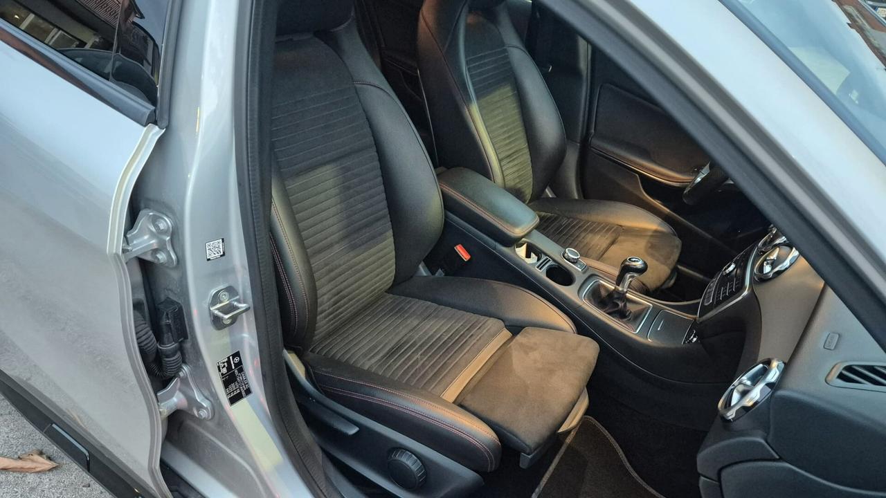 Mercedes-benz CLA 180 d Premium