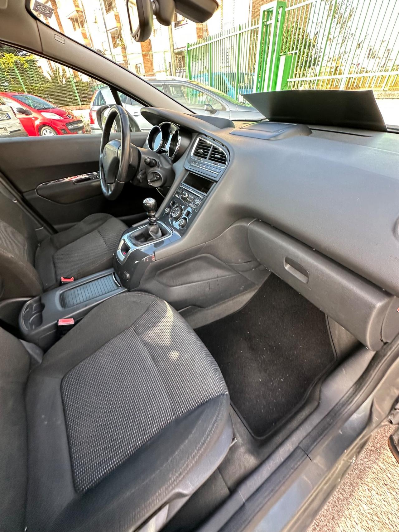 Peugeot 5008 2.0 HDi 150CV Féline