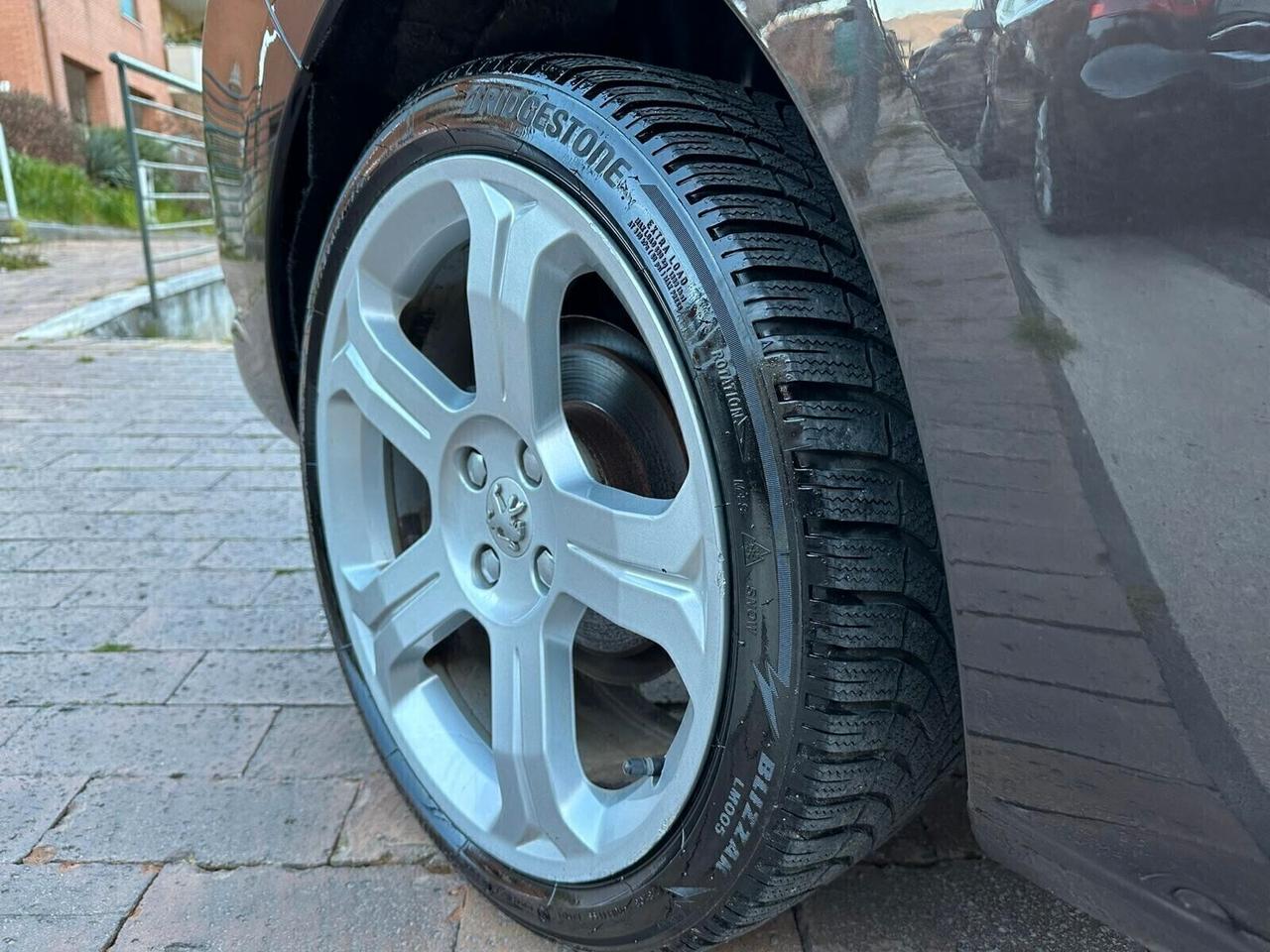 Peugeot 308 1.6 THP 150CV CC Féline