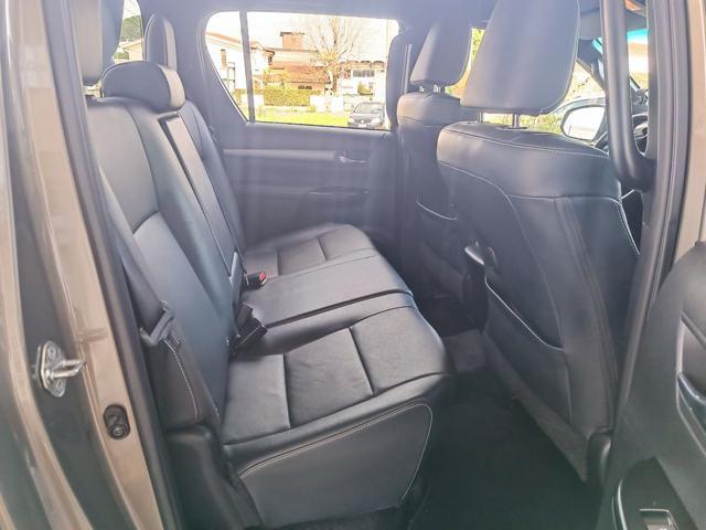 TOYOTA Hilux 2.8 D A/T 4WD 4 porte Double Cab Invincible