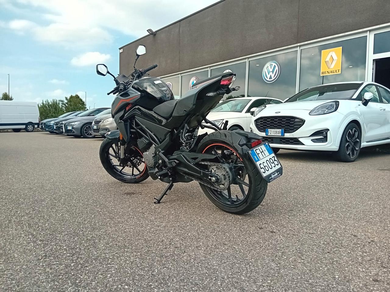 Cf Moto 300NK SOLO 4000 KM PRONTA ALL'USO