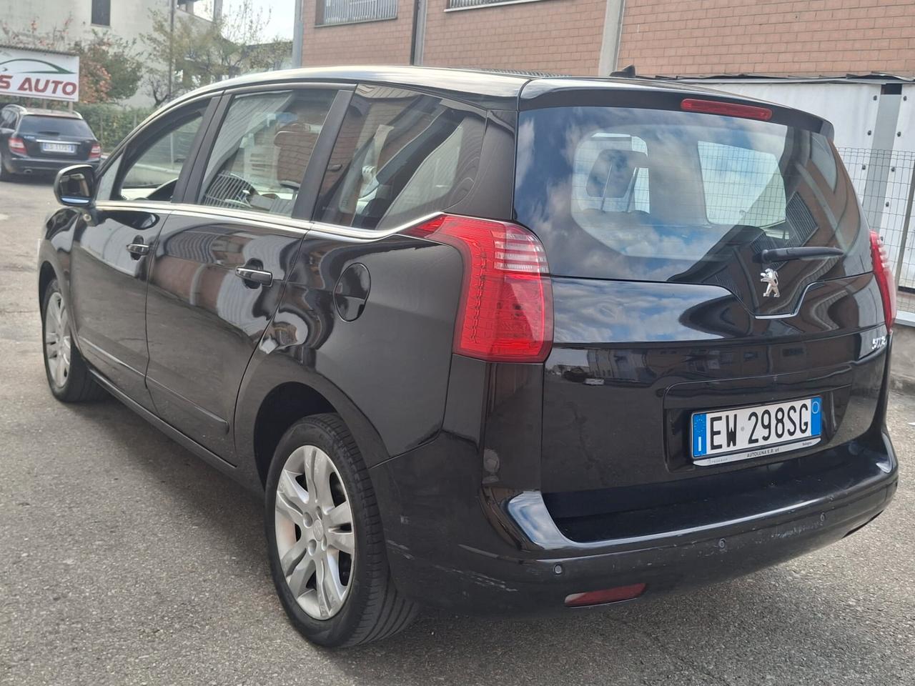Peugeot 5008 1.6 HDi 115CV Allure 7 POSTI
