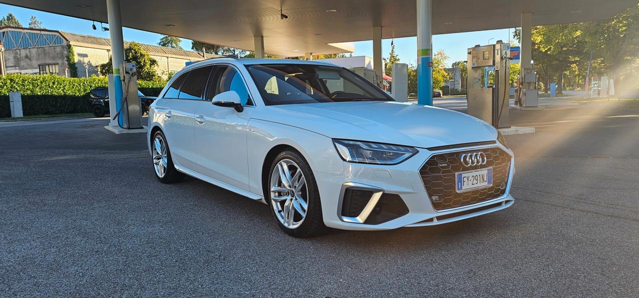 Audi A4 Avant 40 TDI quattro S tronic S Line