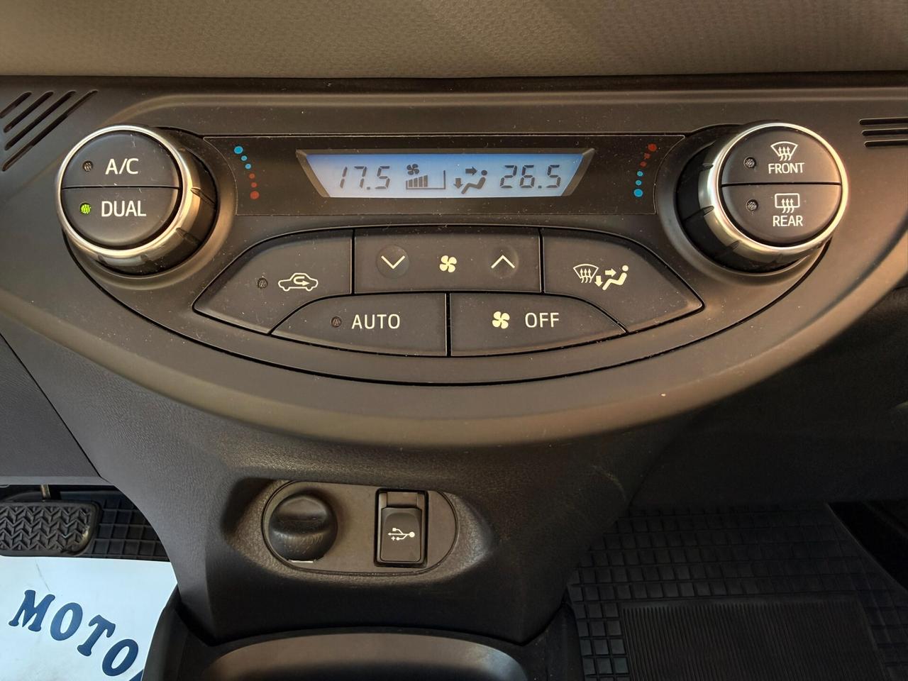 Toyota Yaris 1.5 Hybrid 75CV Active - 2015