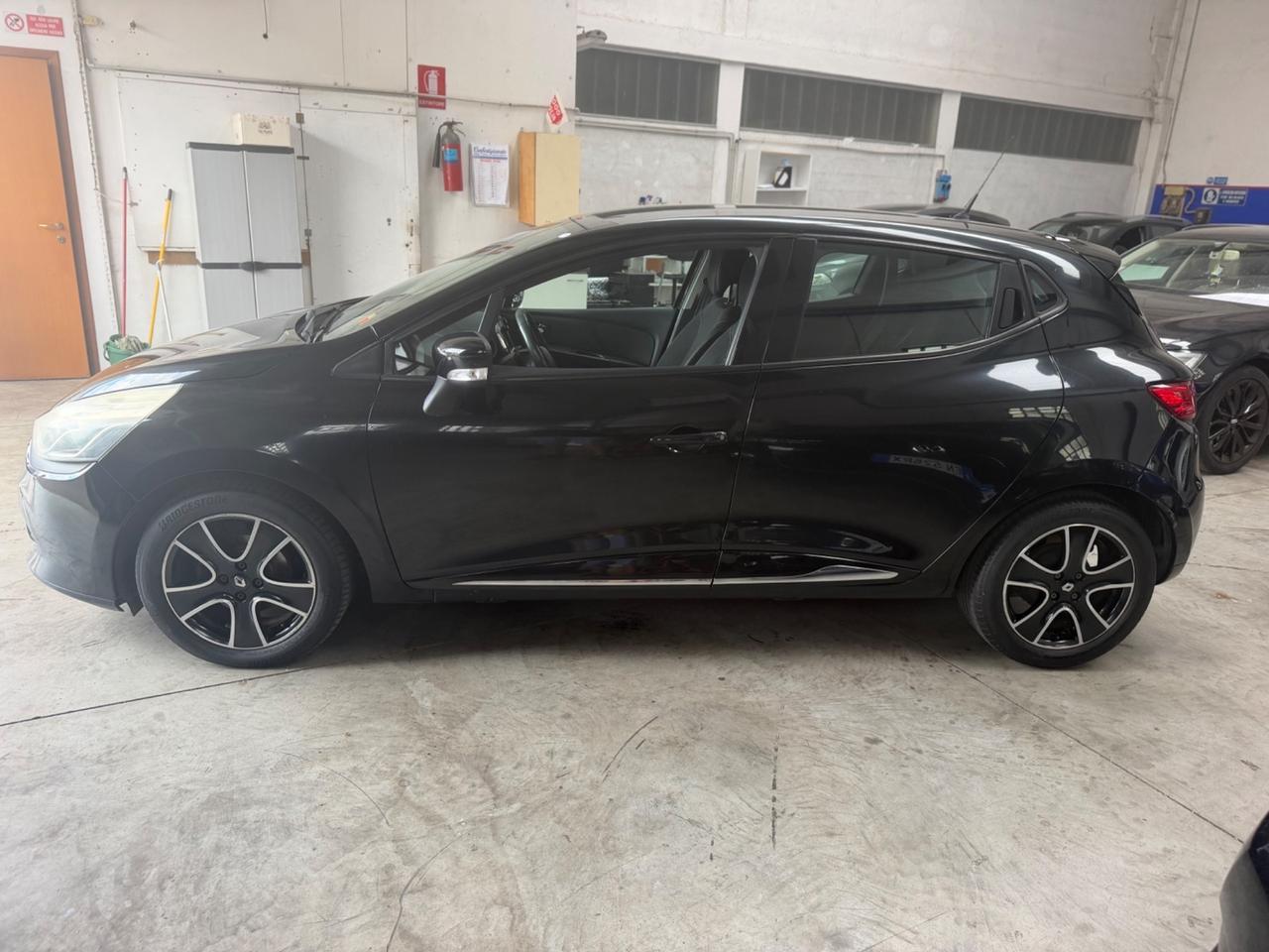 Renault Clio 1.2 75CV 5 porte neopatentati