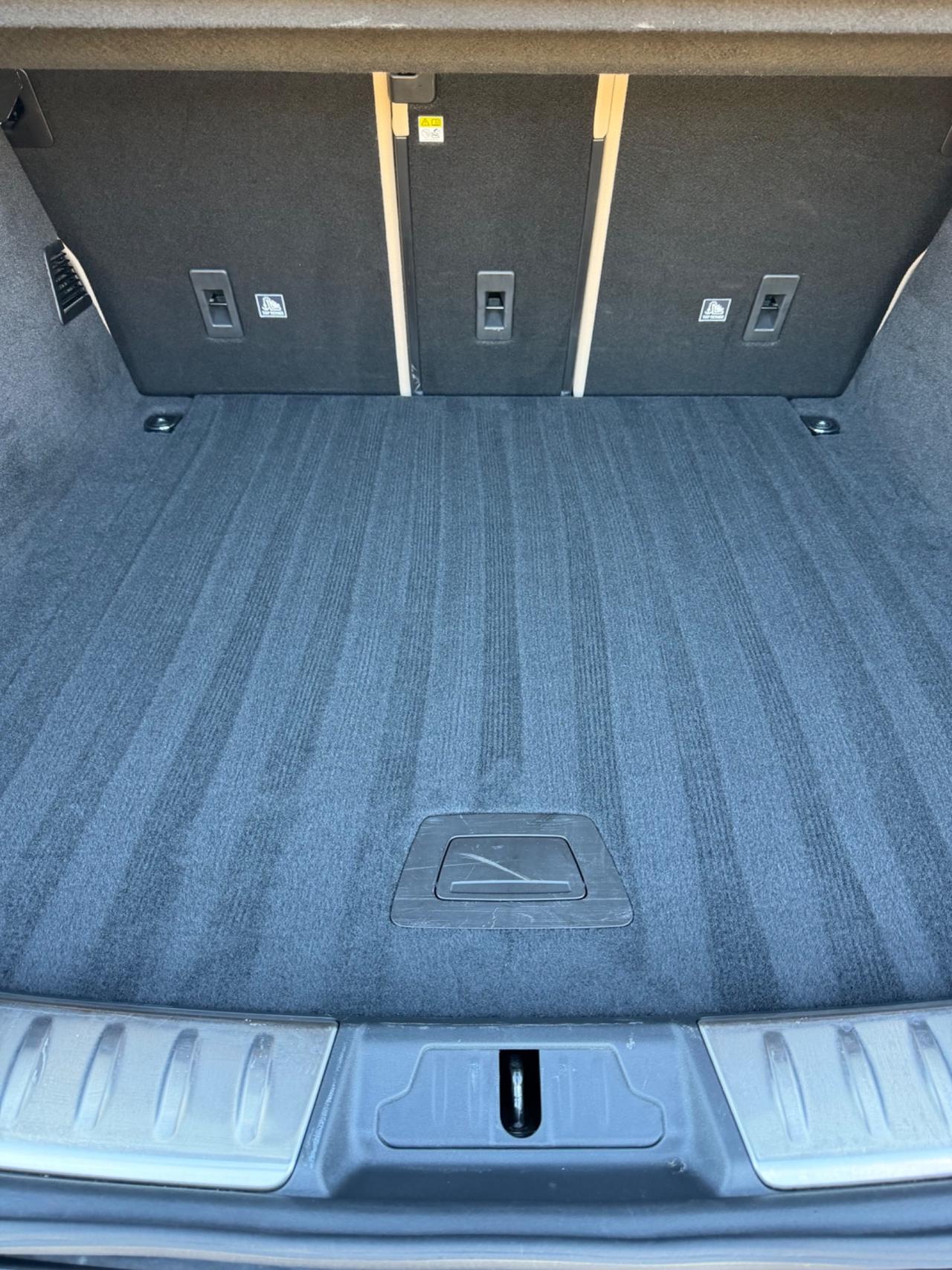 Jaguar F-Pace 2.0 D 180 CV AWD aut. Chequered Flag