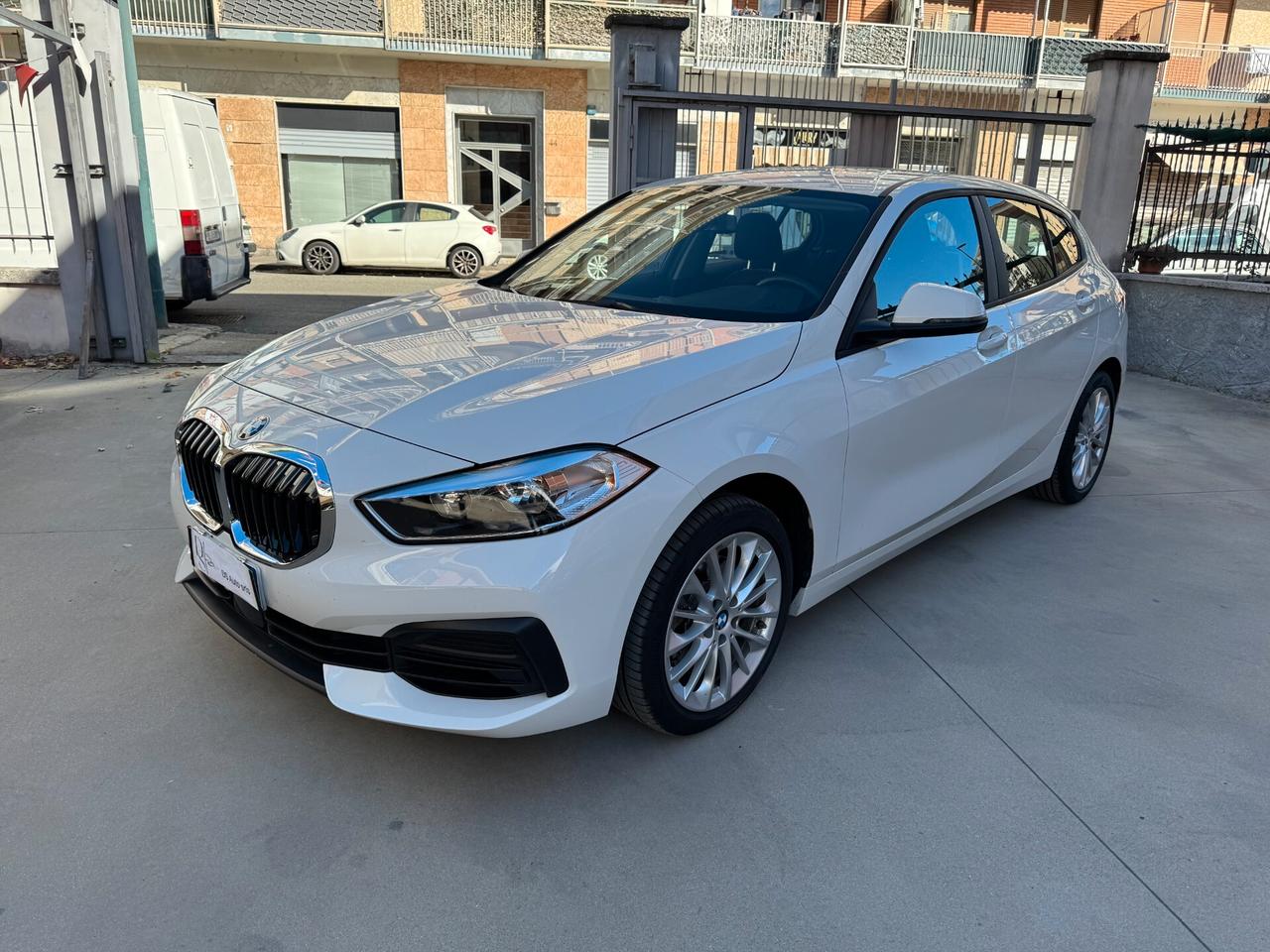 BMW 118 Business Advantage 140cv auto ADATTA NEOPATENTATI