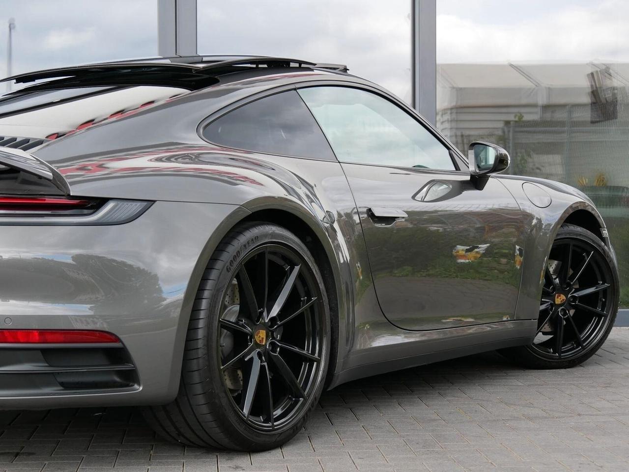 Porsche 911 Carrera