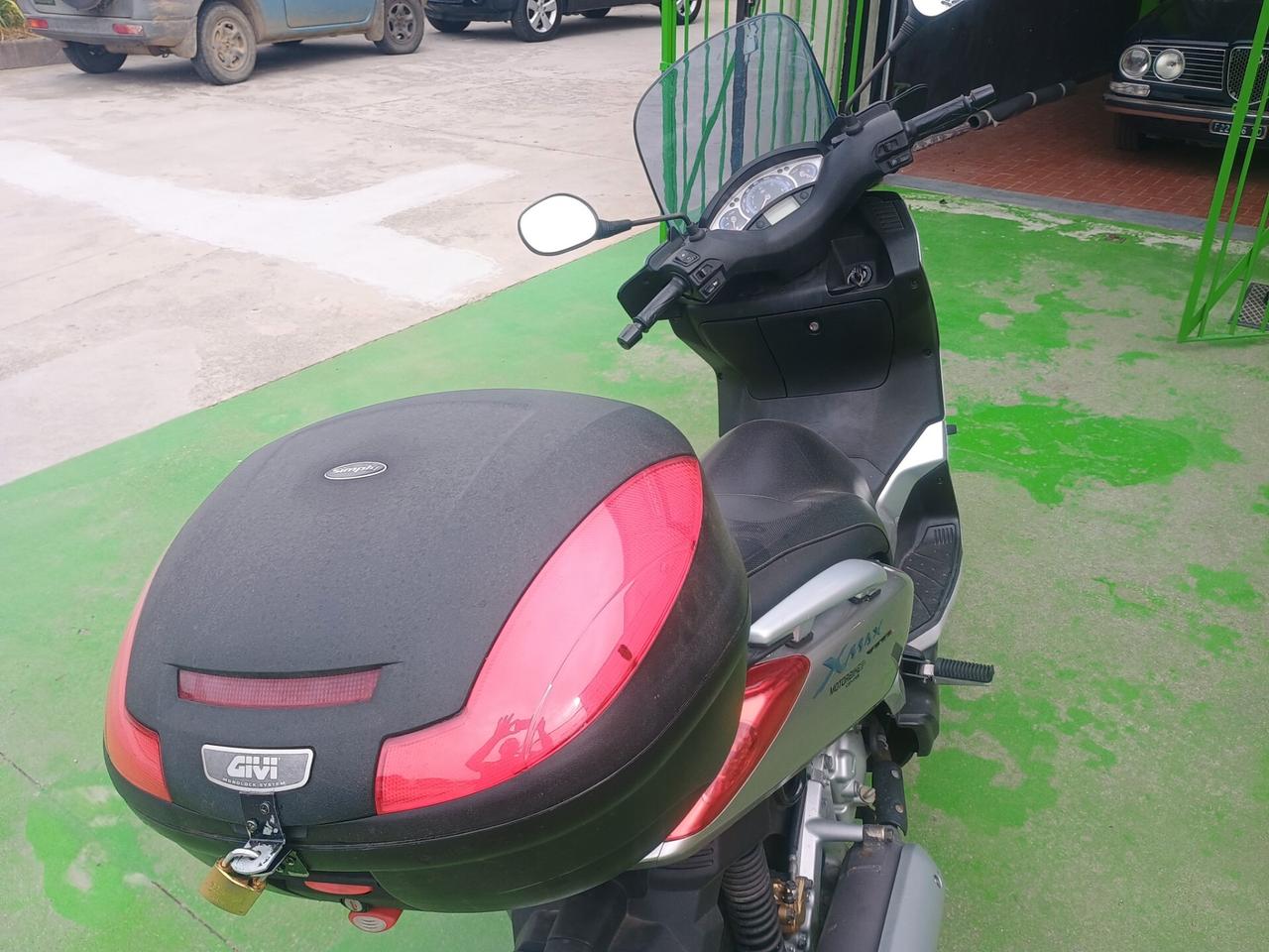 Yamaha X-Max 250