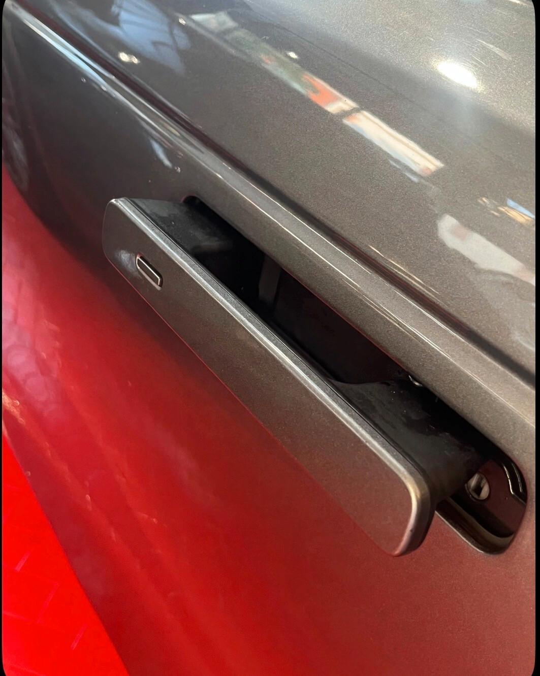 RANGE ROVER VELAR R-DYNAMIC SE 5p 3.0 D V6 300CV SE TETTO NAVI CERCHI 21 VIRTUAL