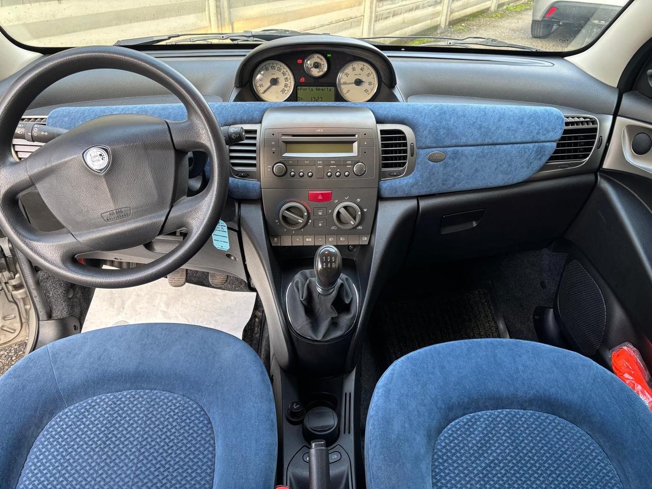 Lancia Ypsilon 1.2 16V Platino