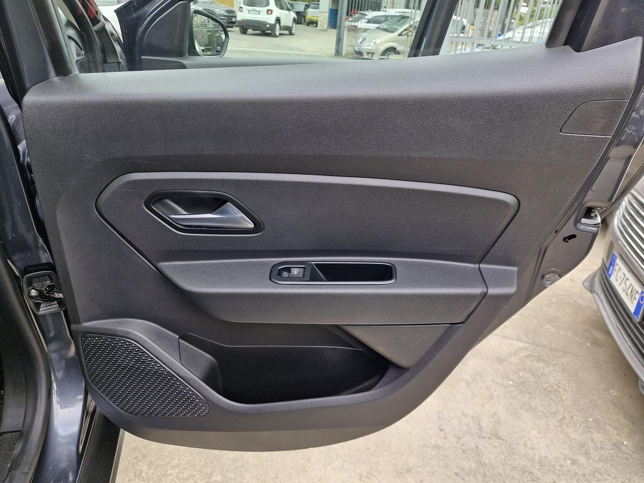 DACIA DUSTER 1.6 SCe 4x2 PRESTIGE NAVI 90000 KM