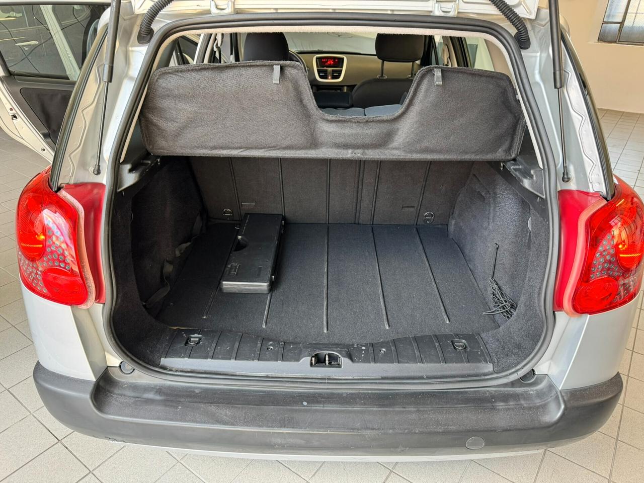 Peugeot 207 1.4 BENZINA 95 CV SW OK NEOPATENTATI