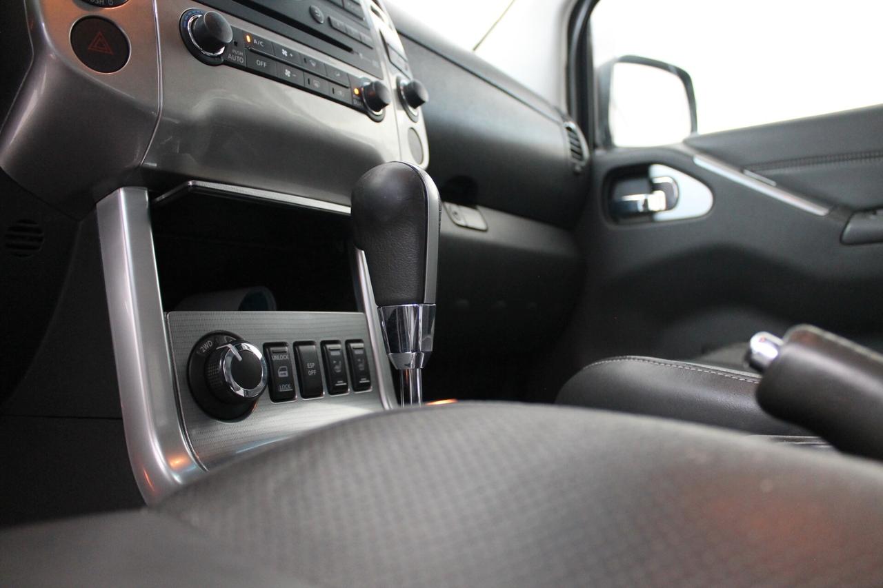 Nissan Navara 3.0 dCi 4 porte Double Cab LE V6