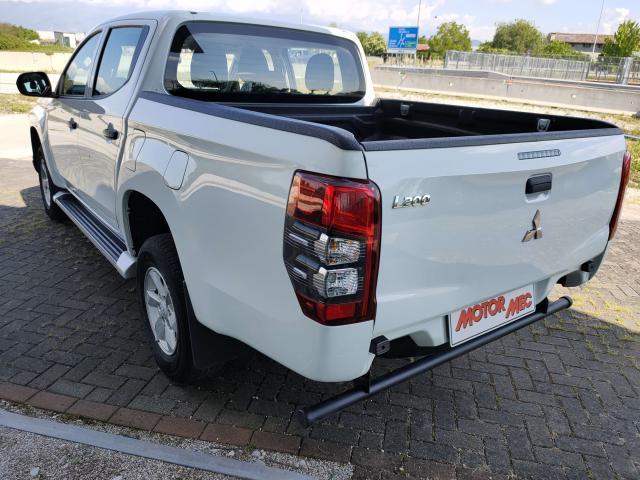 Mitsubishi L200 d.cab 2.3d Invite Connect 4wd 150cv