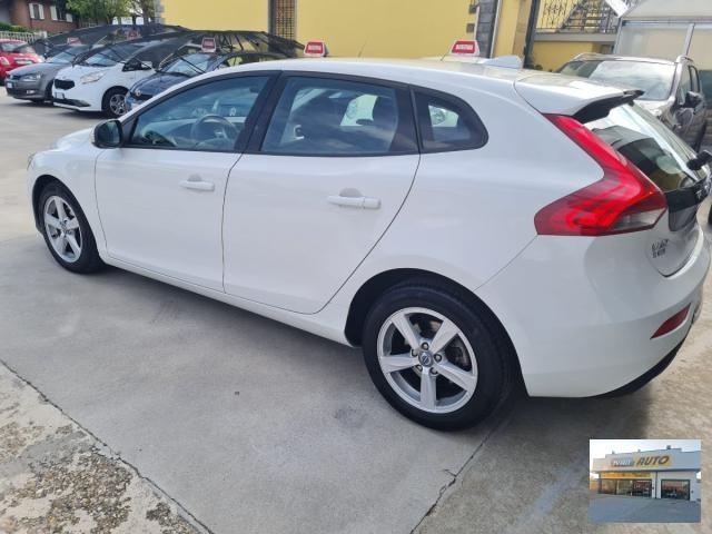 VOLVO V40 D2 1.6 DIESEL-ANNO 2014-Neopatentati