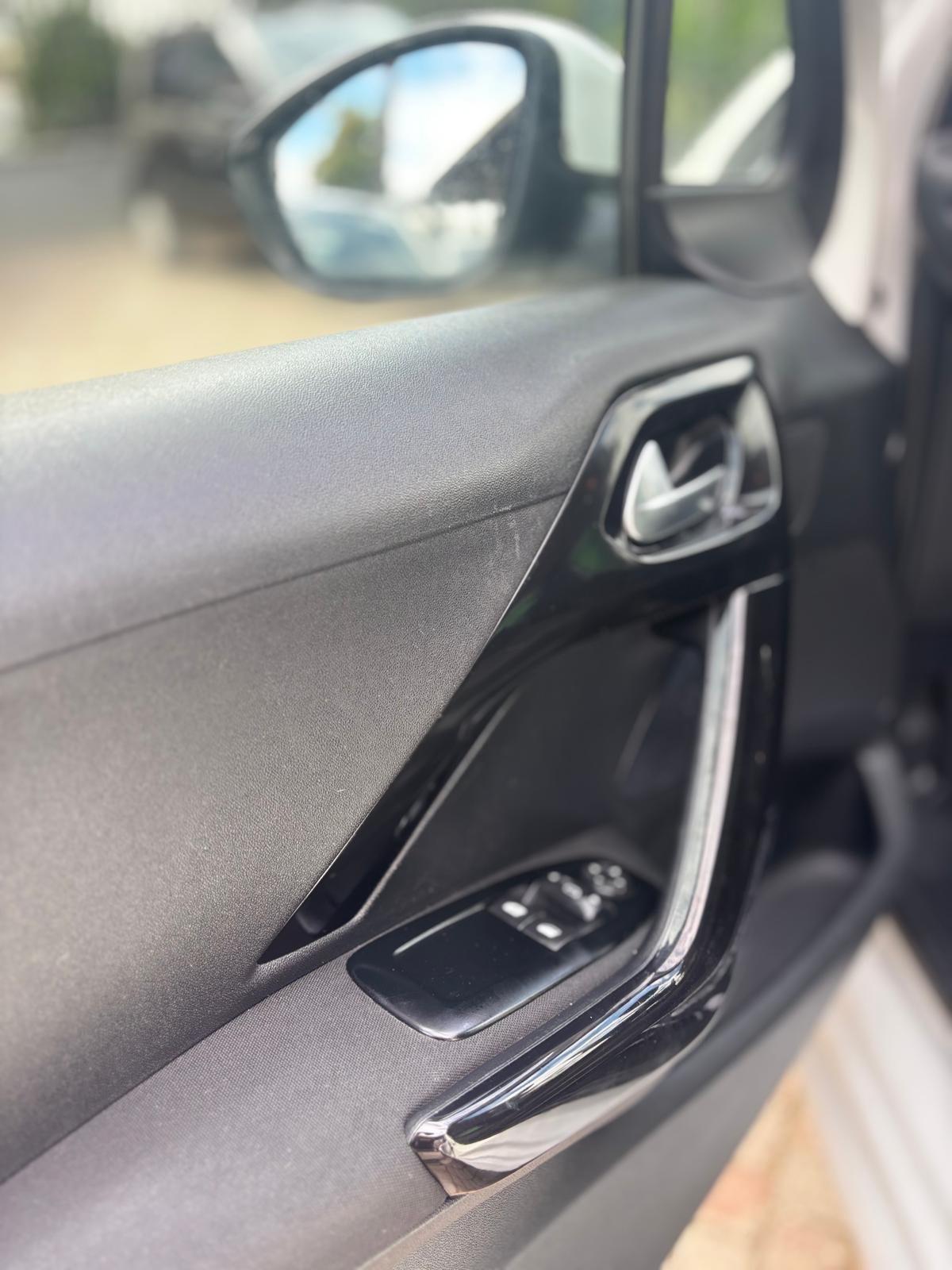 Peugeot 208 1.4 HDi 68 CV 5 porte Allure