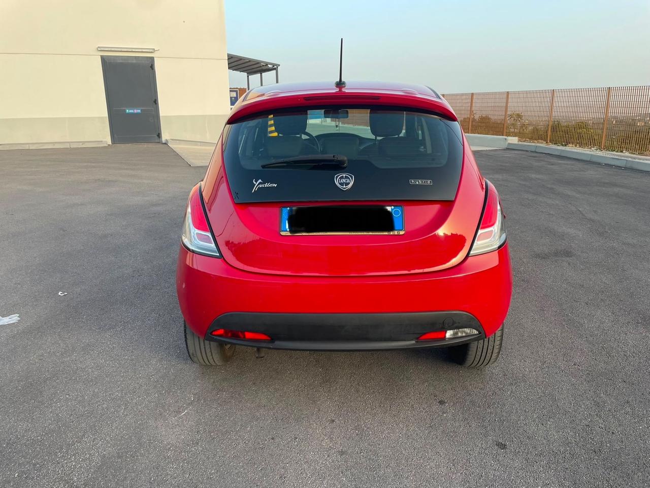 Lancia Ypsilon 1.0 FireFly 5 porte S&S Hybrid Gold