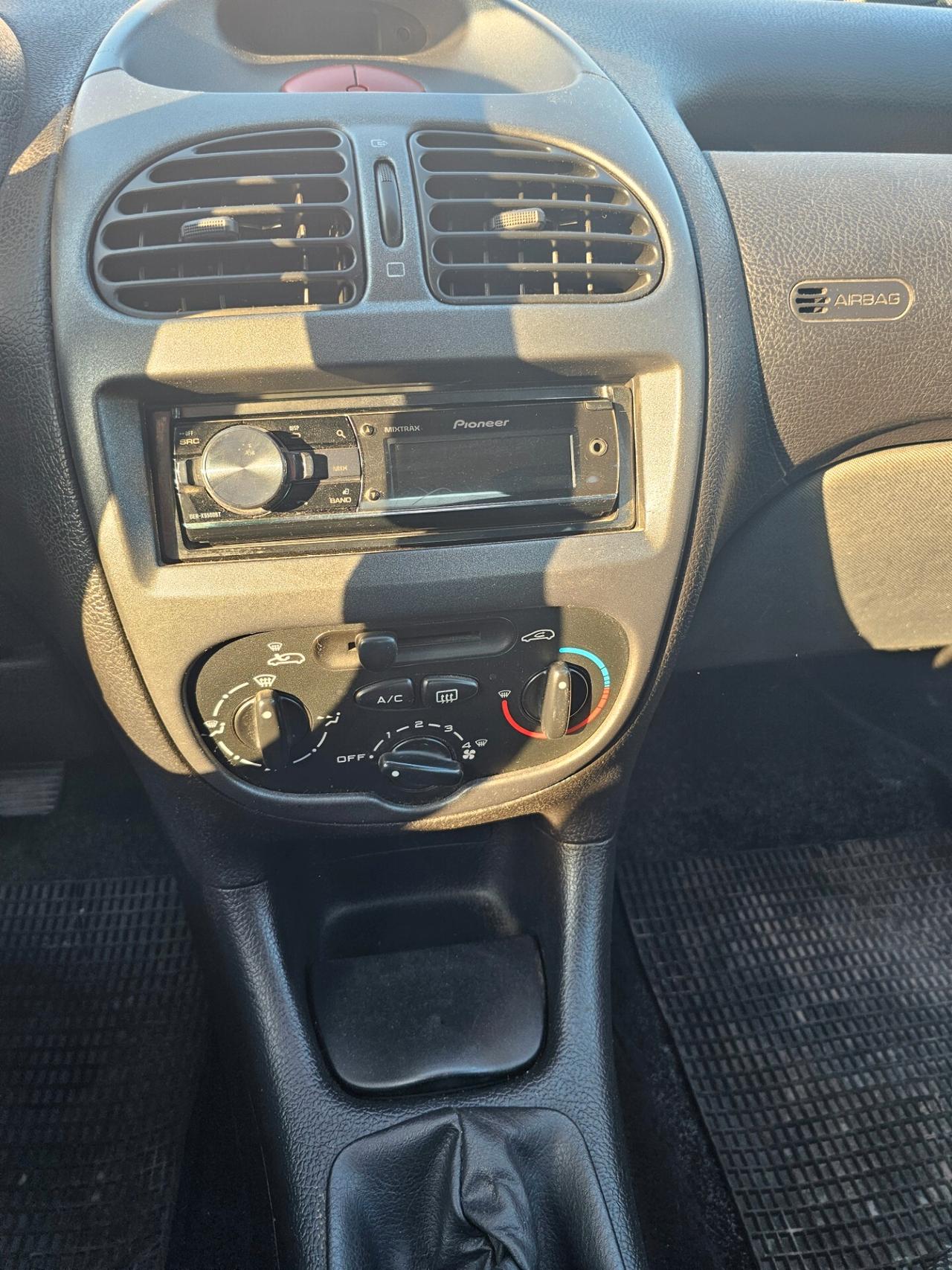 Peugeot 206 1.4 5p. Enfant Terrible