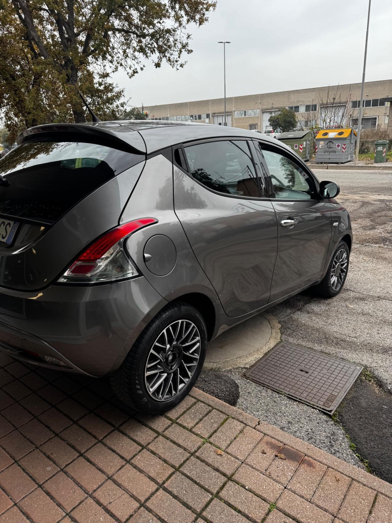 Lancia Ypsilon 1.2 69 CV 5 porte