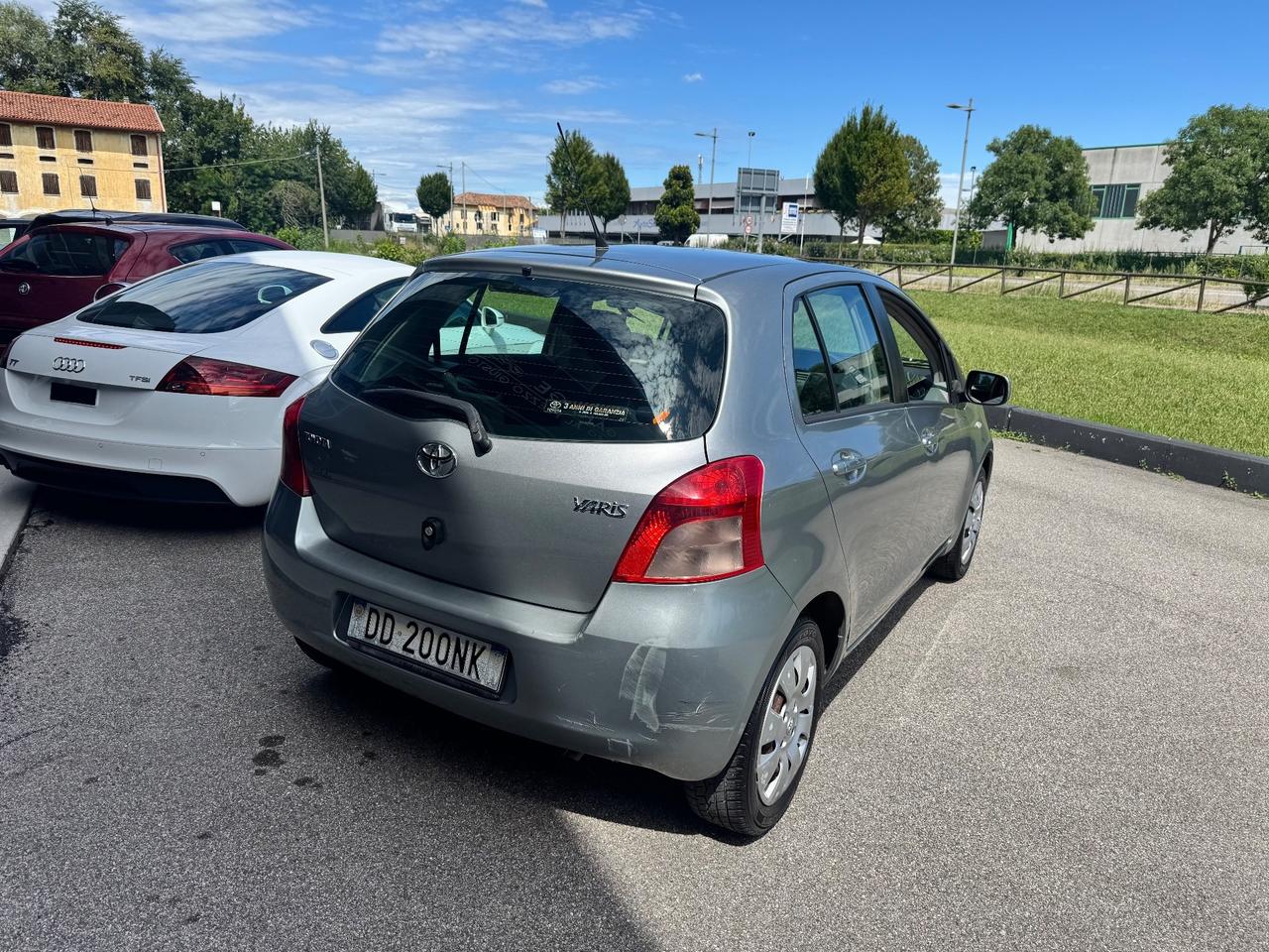 Toyota Yaris 1.0 5 porte Neopatentati