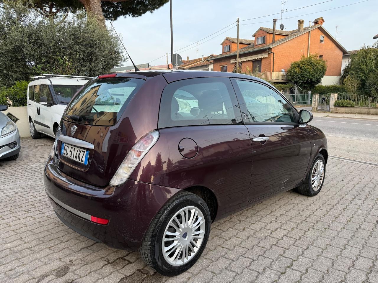 Lancia Ypsilon 1.2 69 CV Argento-OK neopatentati