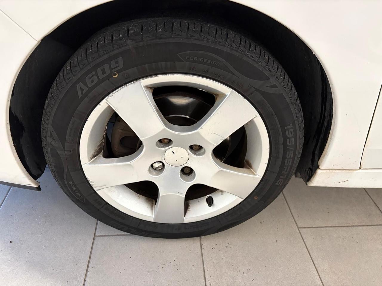 Peugeot 207 1.6 8V HDi 112CV CC Féline