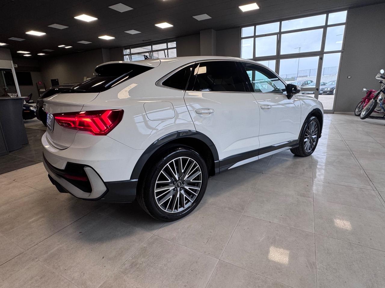 AUDI Q3 SBACK 2.0 TDI STRONIC SLINE EDITION