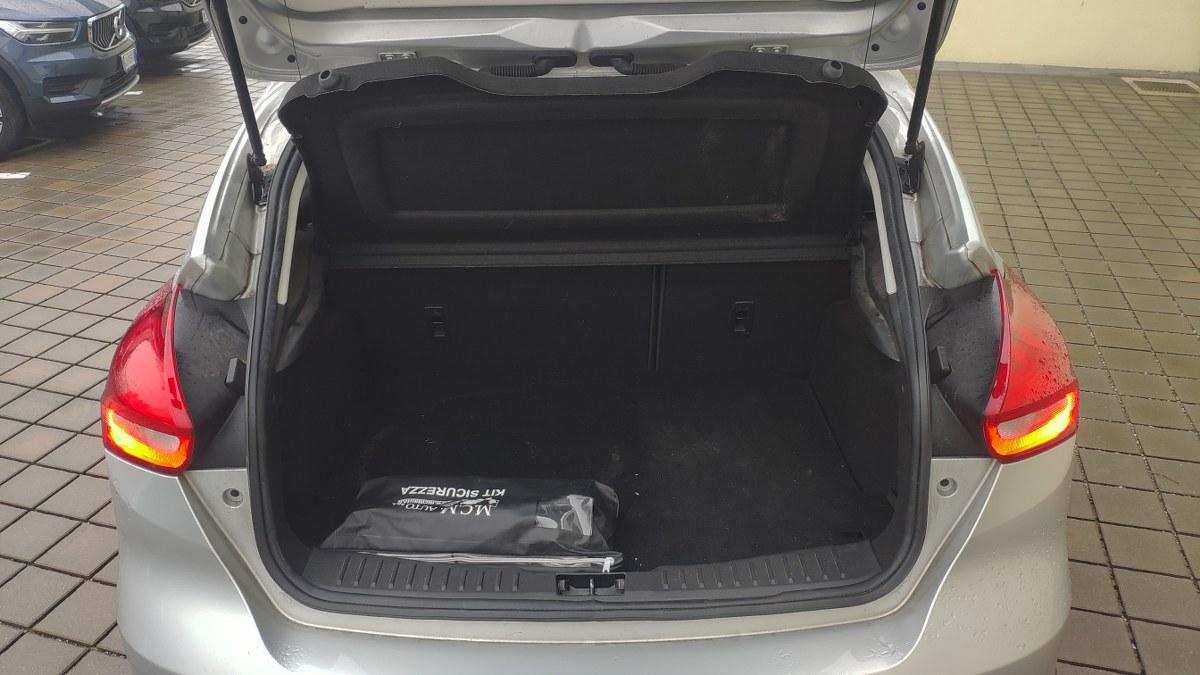 FORD Focus SOLO PER COMMERCIANTI AUTO SENZA GARANZIA