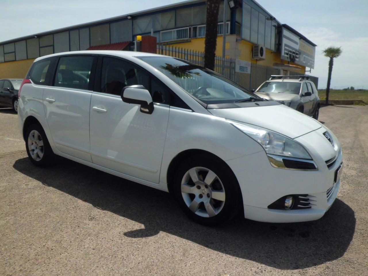 Peugeot 5008 1.6 e-HDi 115CV Stop&Start cambio robotizzato Allure