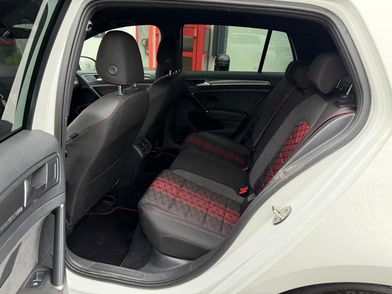 Volkswagen Golf GTI 2.0 TSI TCR DSG 5p. BlueMotion Technology 290 cv