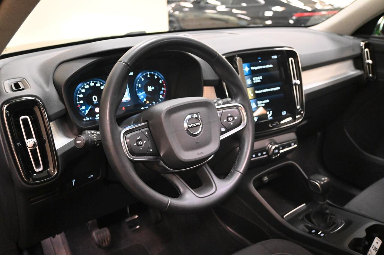 VOLVO XC40 (2017-->) XC40 T2 Momentum