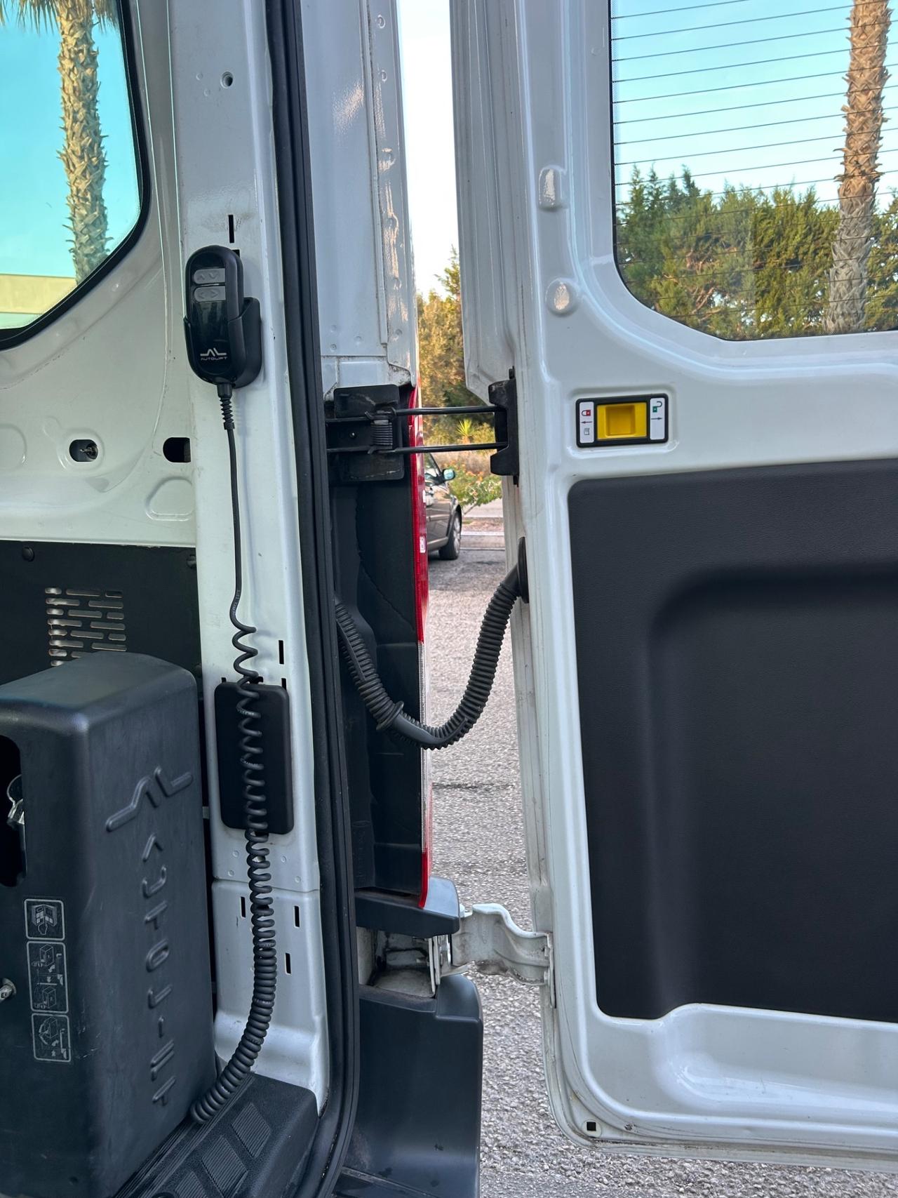 Ford Transit 350 2.0TDCi EcoBlue 130CV 9 posti+pedana disabili