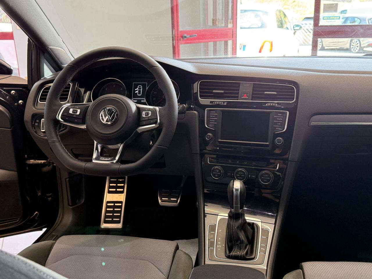 Volkswagen Golf 2.0 TDI DSG 5p. Highline BlueMotion R line.