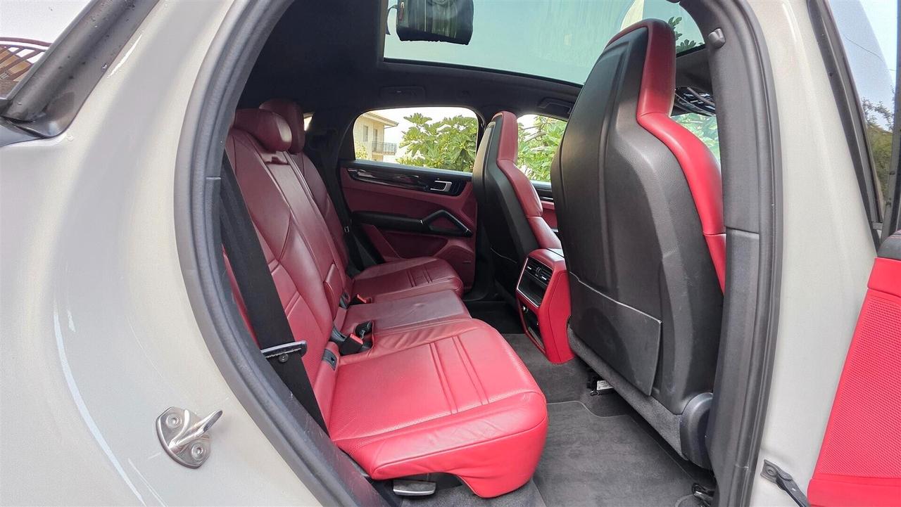 Porsche Cayenne Coupé 3.0 V6 E-Hybrid
