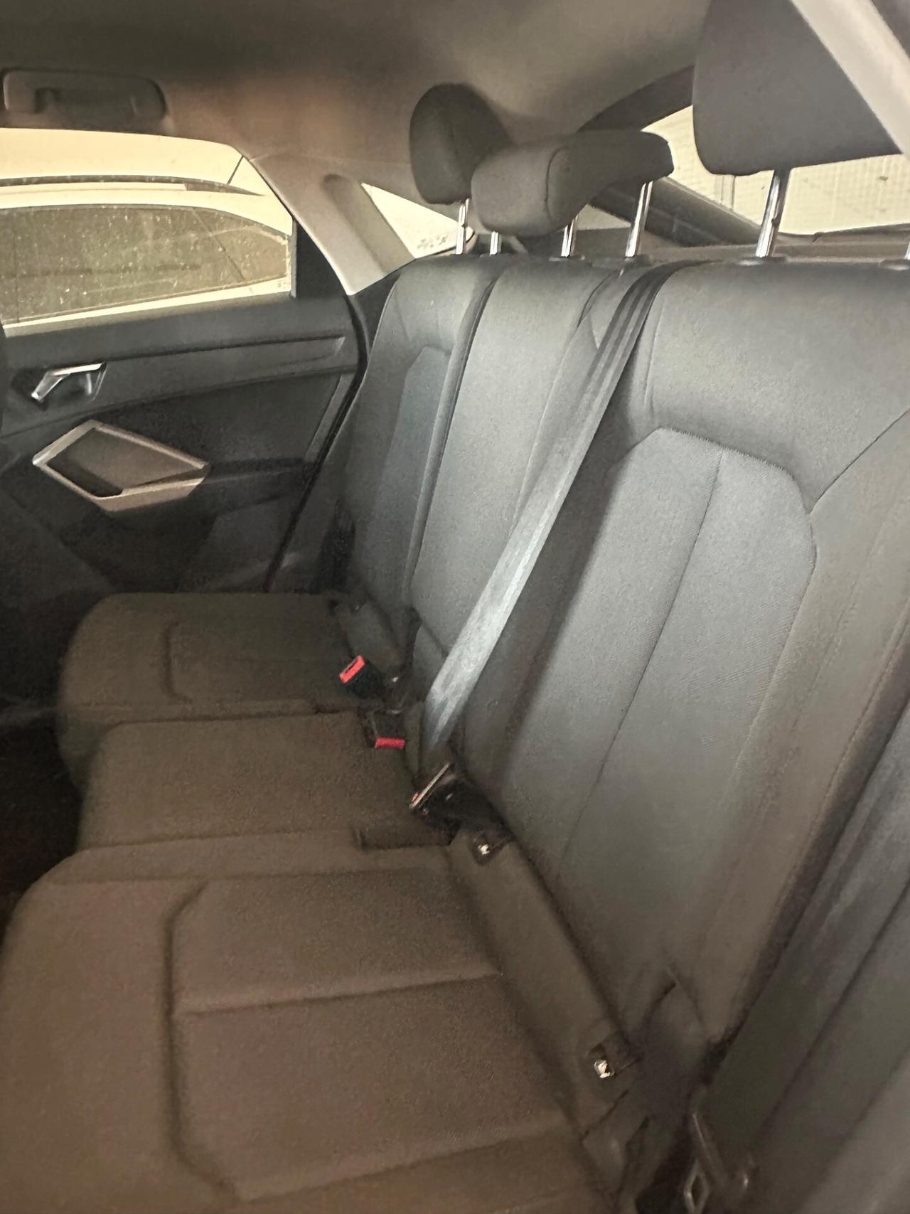 Audi Q3 spb 35 2.0 tdi danni al radiatore e alla traversa