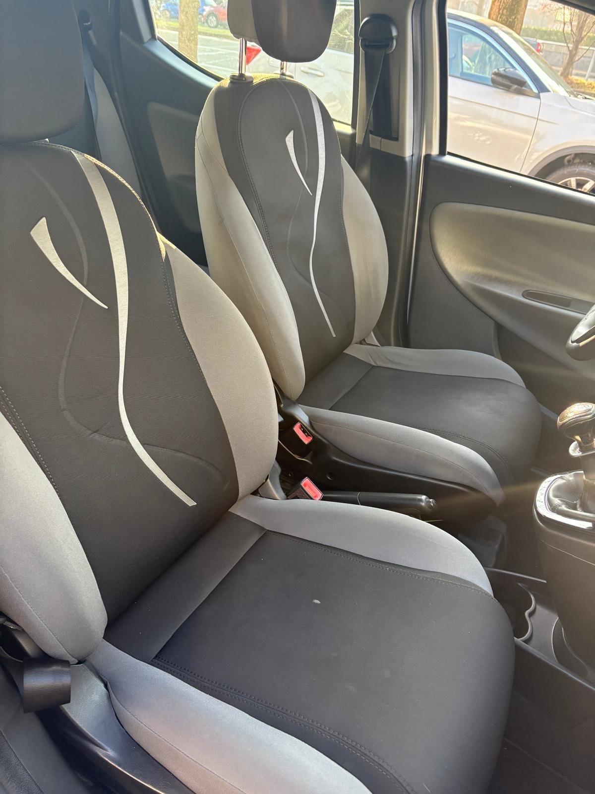 Lancia Ypsilon 0.9 TwinAir 85 CV GAS Ecochic Gold