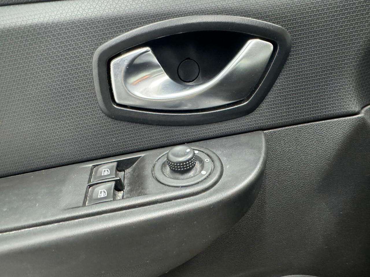 Renault Clio dCi 8V 75 CV Start&Stop 5 porte Energy Duel