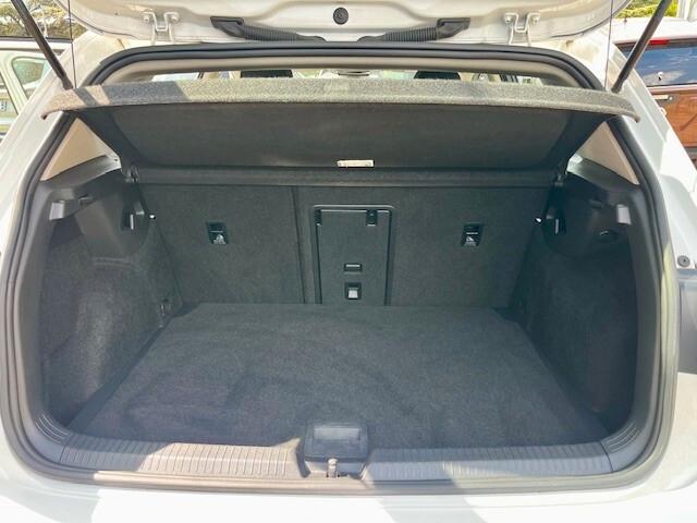 Volkswagen Golf VIII 1.0 tsi evo Life 110cv "FULL LED/NAVI/TELEKAMERA/PDC