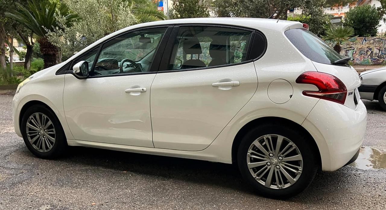 Peugeot 208 1.6HDi 75 5 porte Allure unipro