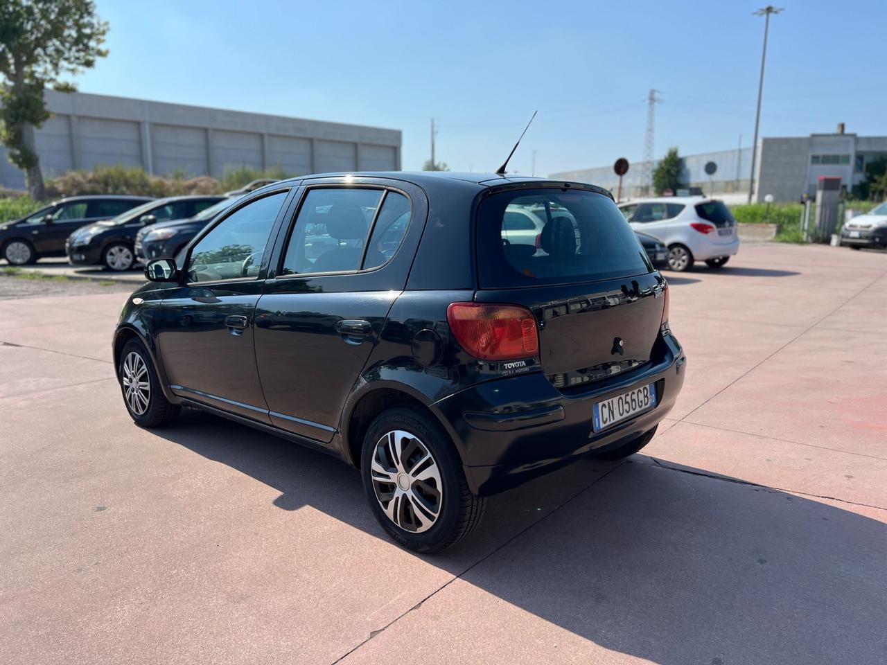 Toyota Yaris 1.0i 16V cat 5 porte Sol