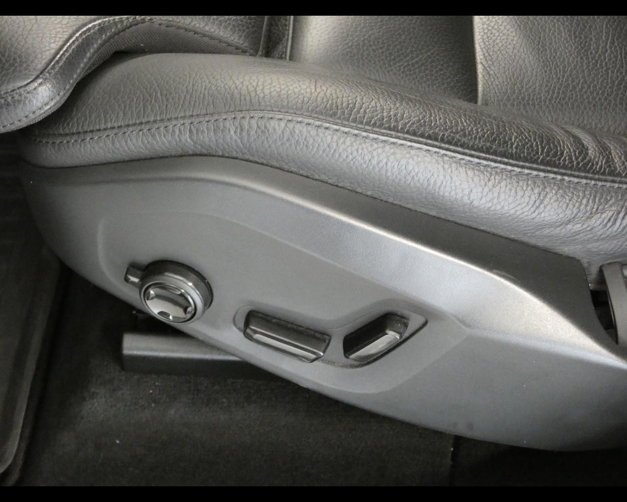 VOLVO XC60 (2017-->) - XC60 B4 (d) AWD automatico Plus Dark