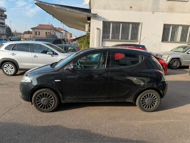 Lancia Ypsilon 1.2 69 CV S Momodesign NEOPATENTATI