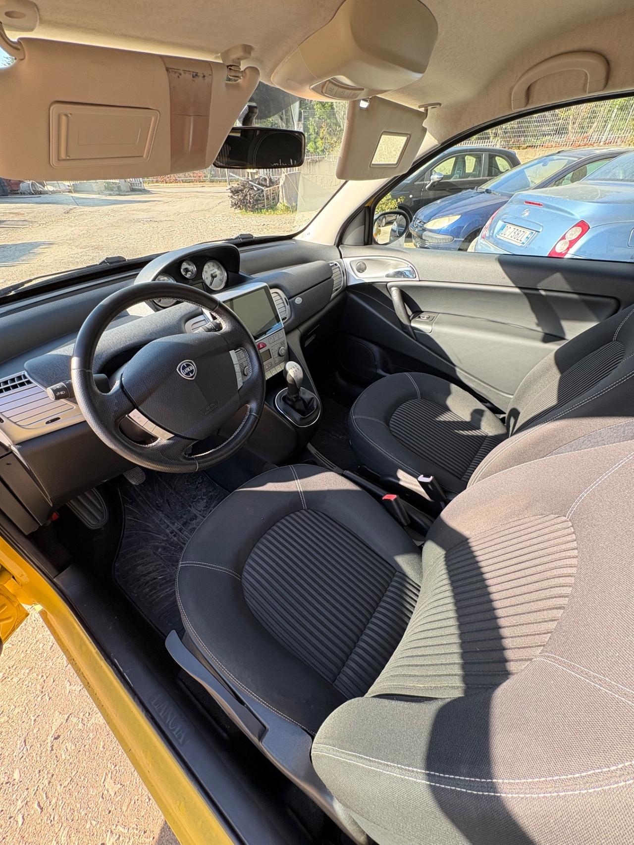 Lancia Ypsilon 1.3 MJT 75 CV DPF Sport MomoDesign