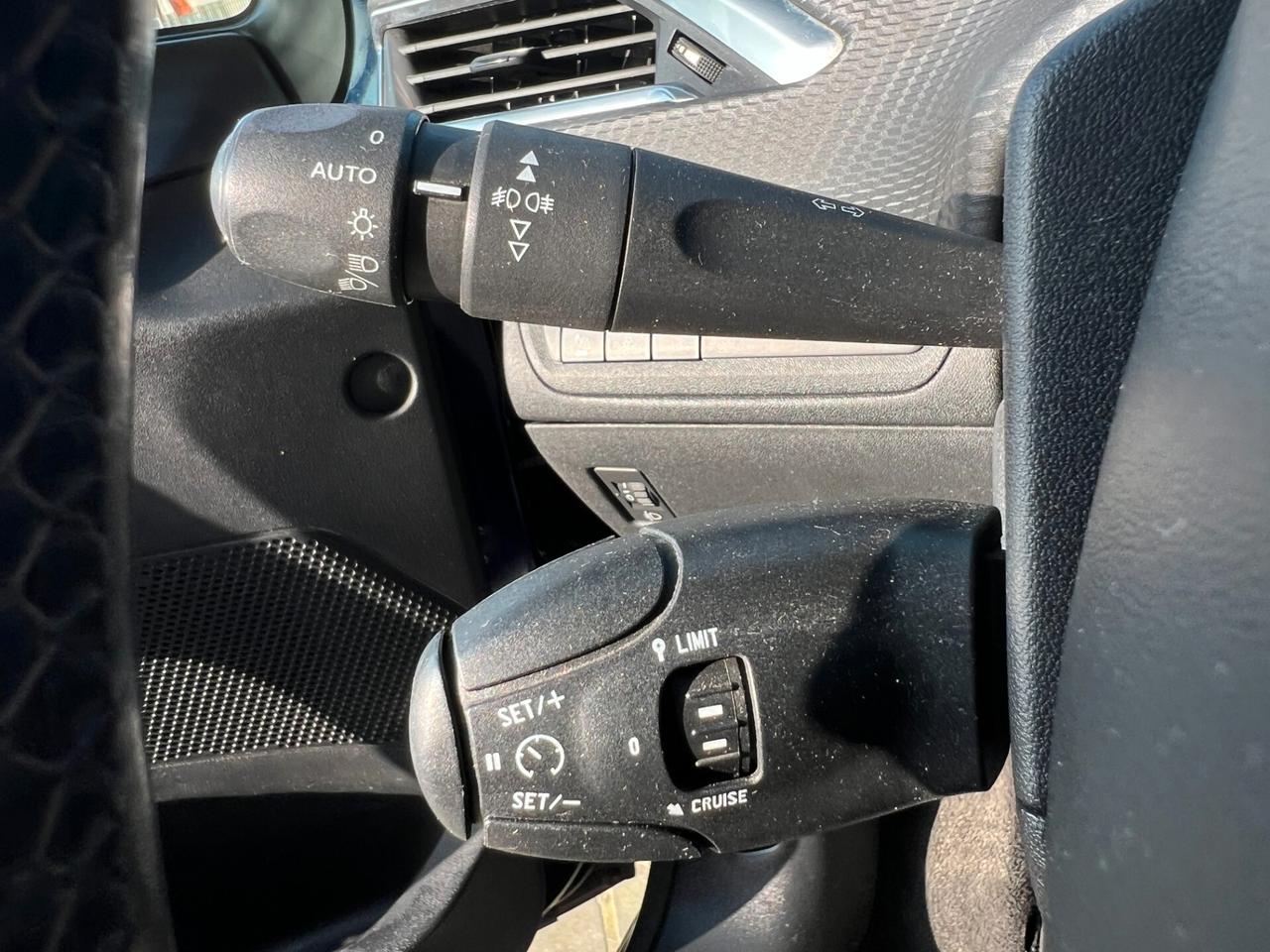 Peugeot 208 PureTech 82 5 porte Allure